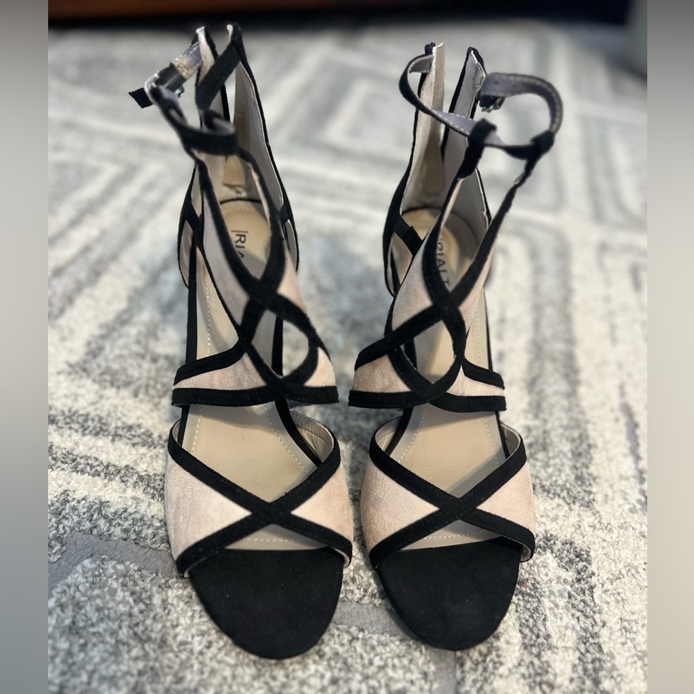 Rialto Cut-out cream and black‎ Heels size 10